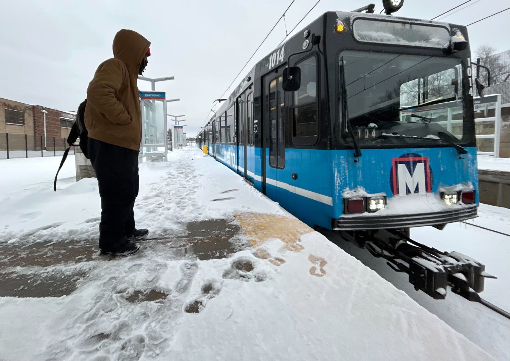 Cleanup after winter storm dumps on ÃÛÑ¿´«Ã½